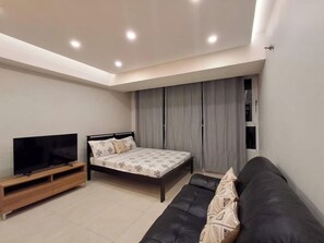 Standard-Studio, 1 Queen-Bett, Kochnische | Wohnbereich