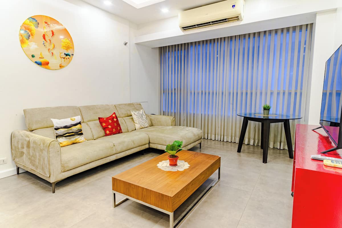 Standard-Apartment, 3 Schlafzimmer, Balkon, Poolseite | Wohnzimmer