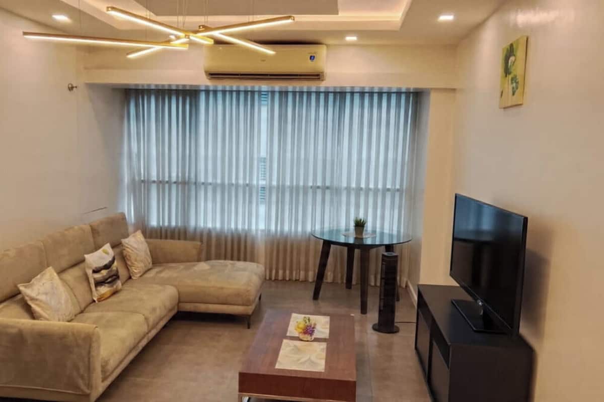 Standard-Apartment, 3 Schlafzimmer, Balkon, Poolseite | Wohnzimmer