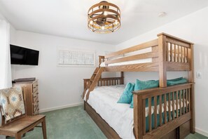 3 slaapkamers, een bureau, een strijkplank/strijkijzer, gratis wifi