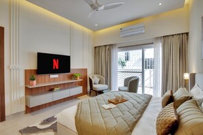 ลักซ์ชัวรี่วิลล่า, ระเบียง, วิวสวน | เตารีด/โต๊ะรีดผ้า, Wi-Fi ฟรี