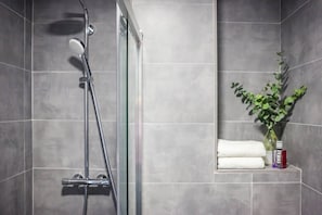 Standard Studio | Bathroom