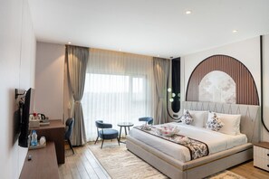 Phòng Superior, quang cảnh thành phố | Bộ đồ giường cao cấp, minibar, két bảo mật tại phòng, bàn 