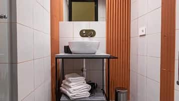 Doppia Deluxe, balcone, vista città | Bagno