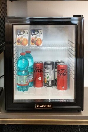 Deluxe tweepersoonskamer, balkon, uitzicht op de stad | Eten en drinken