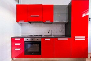 Fridge, oven, stovetop, dishwasher - Gloria's nest, 5 minutes to Porta Romana (Milan)