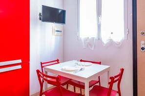 Dining - Gloria's nest, 5 minutes to Porta Romana (Milan)