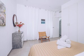 1 bedroom, iron/ironing board, WiFi, bed sheets - Welcome to The Nook Paradise, 1 Bedroom Bliss (Gibraltar)