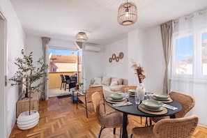 Leilighet – standard, 1 soverom, balkong (Apt Xenia Walk To Beach /w Balcony) | Spiseområde