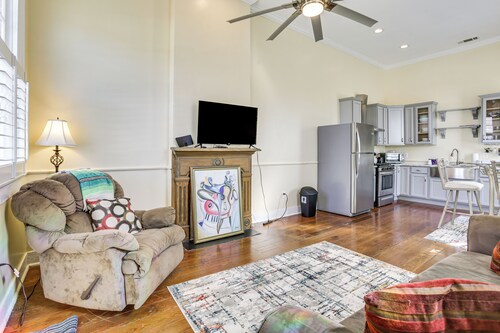 Walk to River & Nola Ferry: Algiers Point Home