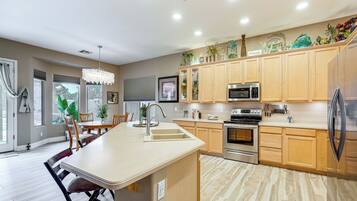House (3 Bedrooms) | Interior