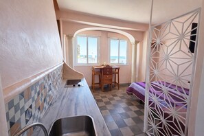 1 slaapkamer, een strijkplank/strijkijzer, wifi, beddengoed