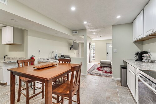 Near Bruce's Field, Downtown & Hospital! Cozy Unit