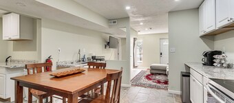 Near Bruce's Field, Downtown & Hospital! Cozy Unit