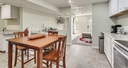 Near Bruce's Field, Downtown & Hospital! Cozy Unit