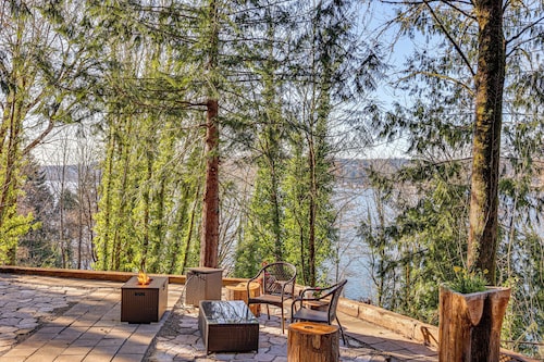 Walk to Beach! Scenic 'wine Studio' in Gig Harbor