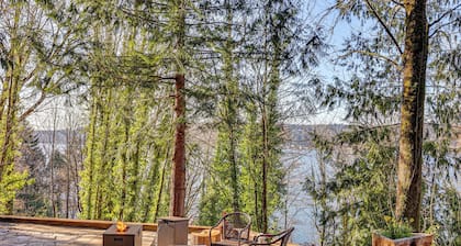 Walk to Beach! Scenic 'wine Studio' in Gig Harbor