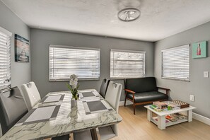 Interior - Close to River & Gulf Fun! Family Holiday Home (Holiday)