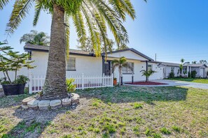 Interior - Close to River & Gulf Fun! Family Holiday Home (Holiday)