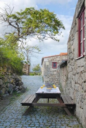 House, 3 Bedrooms, Mountain View | Outdoor dining - Casas Da Ribeira (Seia)