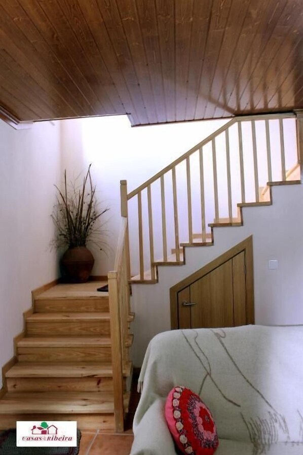 Chalet, 3 Bedrooms, Mountain View | Interior