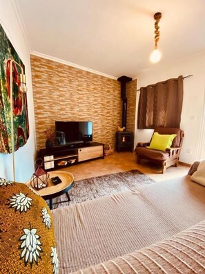 Departamento familiar, 2 habitaciones, vista a la montaña | Área de sala de estar