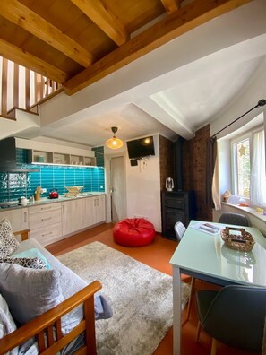 House, 1 Bedroom, Balcony, Garden View | Living area