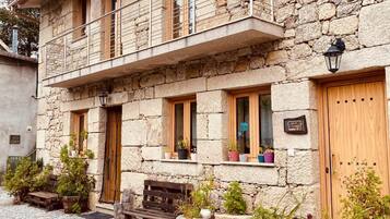 Chalet, 3 Bedrooms, Mountain View | Terrace/patio