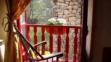 House, 3 Bedrooms, Mountain View | Property grounds