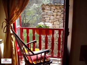 House, 3 Bedrooms, Mountain View | Property grounds