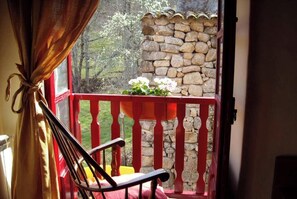 House, 3 Bedrooms, Mountain View | Property grounds