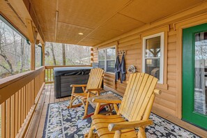 Interior - Hot Tub & Smoky Mtn Views! Bryson City Cabin (Bryson City)