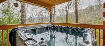 Mtn-view Bryson City Cabin: 1 Mi to Deep Creek!