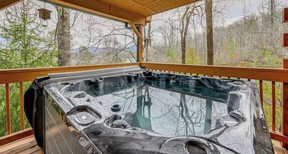 Mtn-view Bryson City Cabin: 1 Mi to Deep Creek!