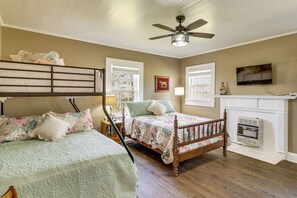 Interior - Pet-friendly 'railroad Cottage' Near Wedowee Lake (Lineville)