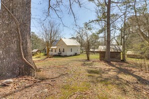 Interior - Pet-friendly 'railroad Cottage' Near Wedowee Lake (Lineville)