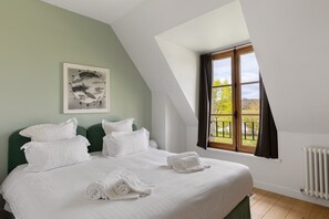 4 habitaciones, tabla de planchar con plancha, wifi y ropa de cama 