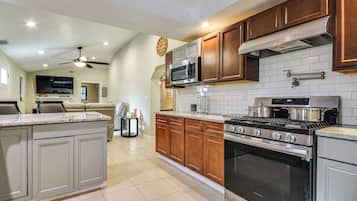 House (2 Bedrooms) | Interior