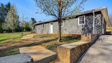 House (2 Bedrooms) | Front of property