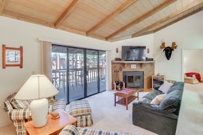 Apartment (3 Bedrooms) | Interior - Hike, Fish & Golf! Unit 3 Mi to Woodland Lake Park (Pinetop)