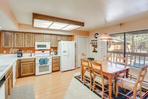 Apartment (3 Bedrooms) | Interior - Hike, Fish & Golf! Unit 3 Mi to Woodland Lake Park (Pinetop)