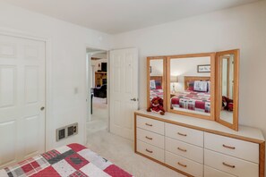 Apartment (3 Bedrooms) | Interior - Hike, Fish & Golf! Unit 3 Mi to Woodland Lake Park (Pinetop)