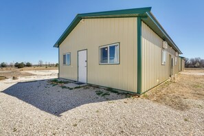 Apartment (0 Bedroom) | Interior - Ozarks Studio on a Working Farm: Hike, Fish, Relax (Richland)