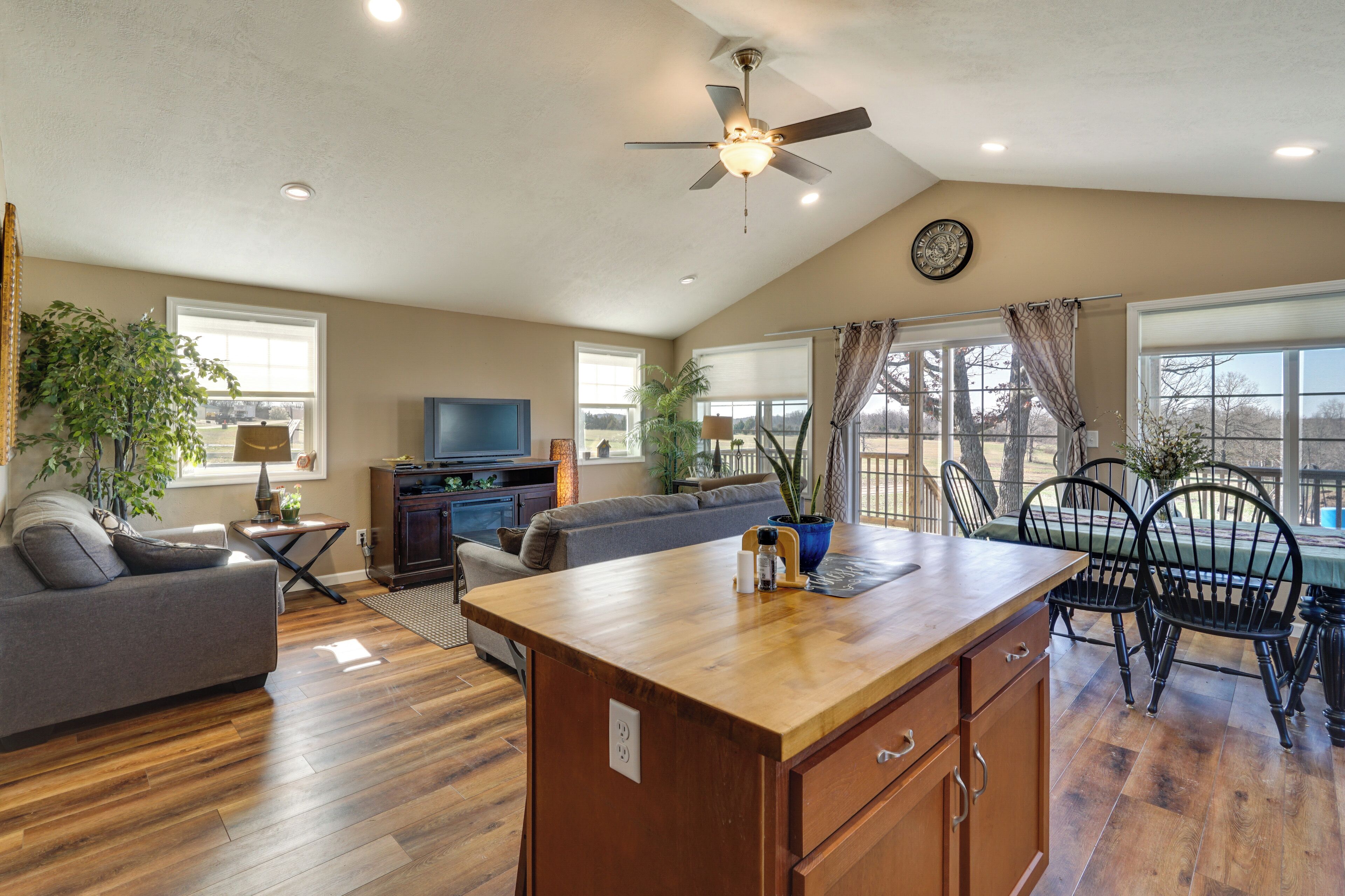 House (2 Bedrooms) | Interior