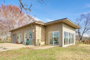 Interior - Peaceful Country Escape w/ Sunroom in Richland (Richland)