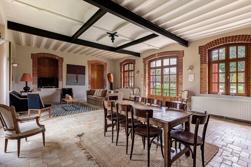 Les Ecuries - Domaine de la Trigalière avec piscine partagée