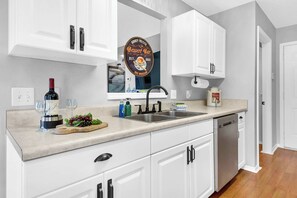 Fridge, microwave, oven, stovetop - Pensacola Retreat: Beach & Downtown Fun Awaits! (Pensacola)