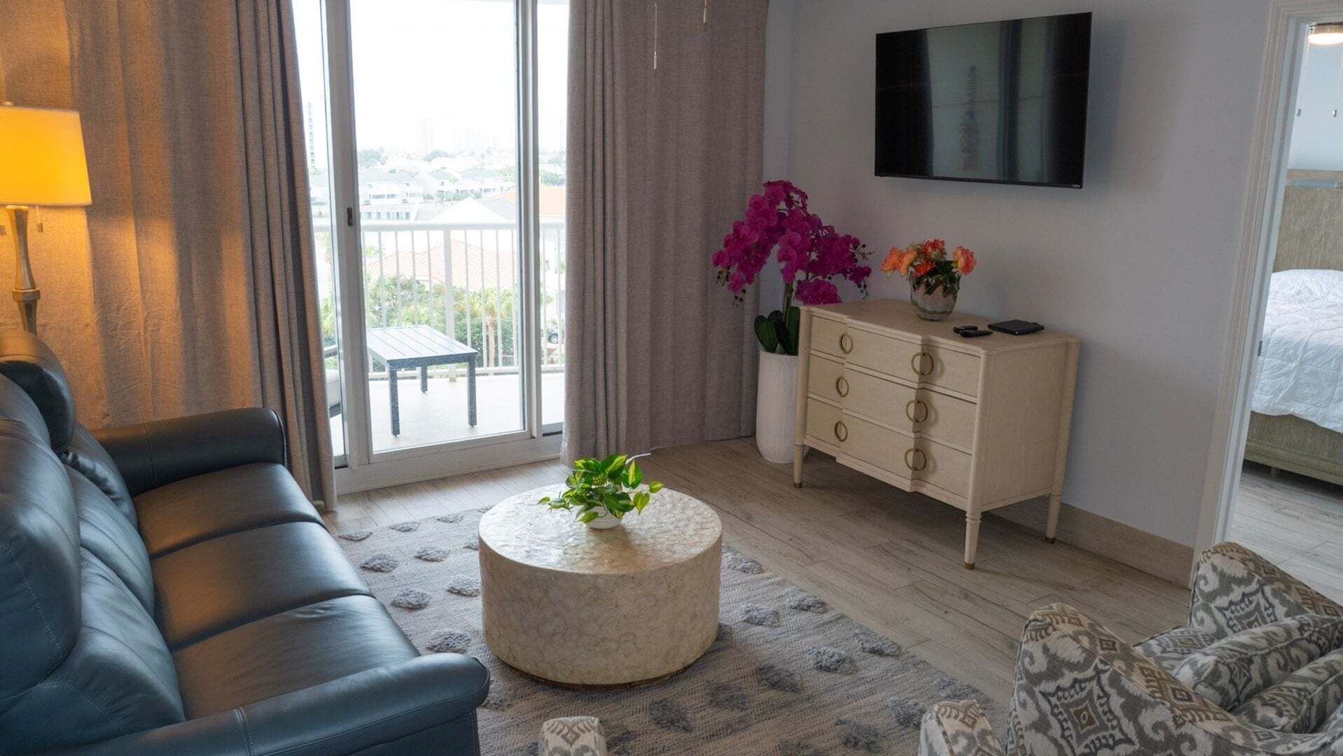 Condo, 2 Bedrooms | Living area