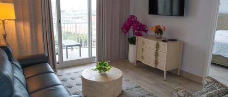 Condo, 2 Bedrooms | Living area