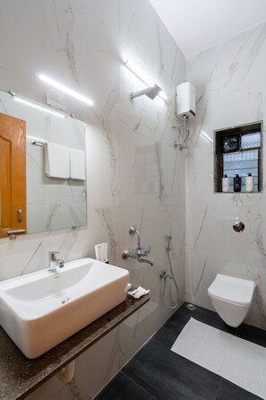 Luxury Villa, Garden View | Bathroom - Alaya Stays The Fernstead 5BHK Villa (Parhur)